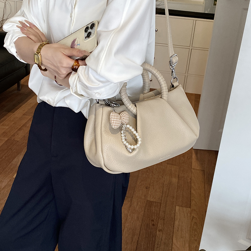 Pleated Design Round Top-handl - огляд і ціна Luxury Bags Consignment