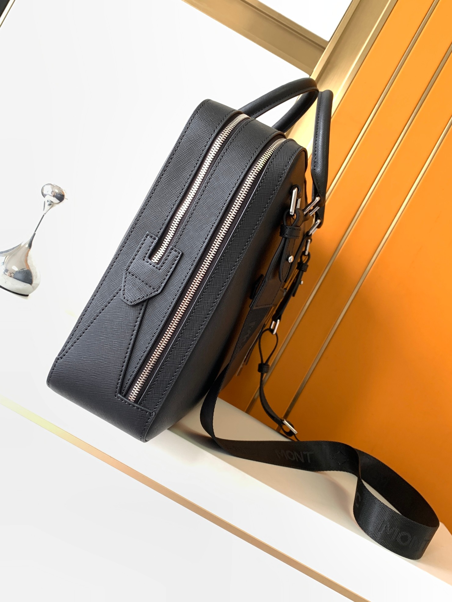 Luxury Men's Top-Handle Bags P - огляд і ціна Luxury Bags Storage