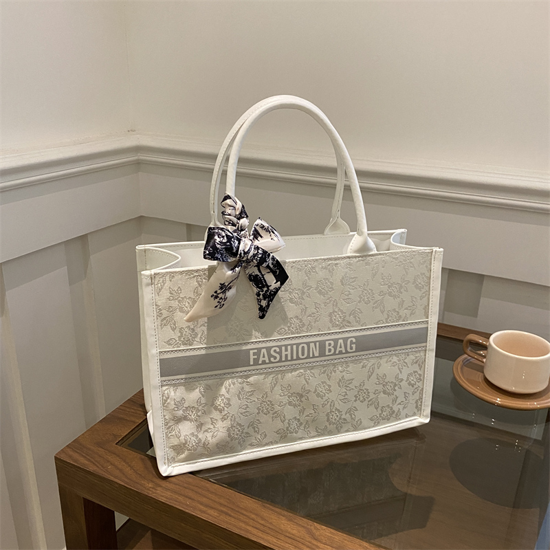 Luxury Elegant Women Tote Bag  - огляд і ціна Luxury Bags Collection