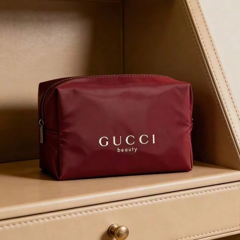 Gucci’s Bag Durable Red Canvas - огляд і ціна Luxury Bags Gucci