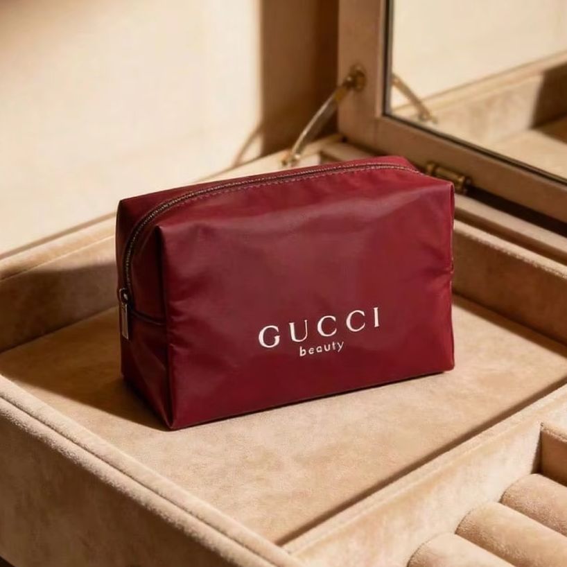Gucci’s Bag Durable Red Canvas - огляд і ціна Luxury Bags Gucci