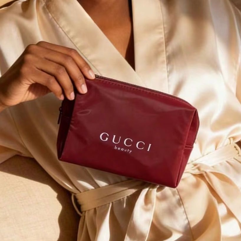 Gucci’s Bag Durable Red Canvas - огляд і ціна Luxury Bags Gucci